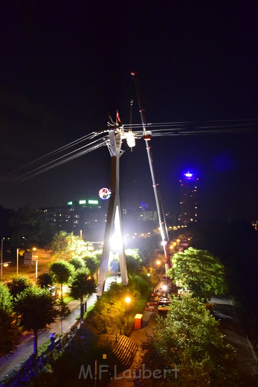 Koelner Seilbahn Gondel blieb haengen Koeln Linksrheinisch P924.JPG - Miklos Laubert